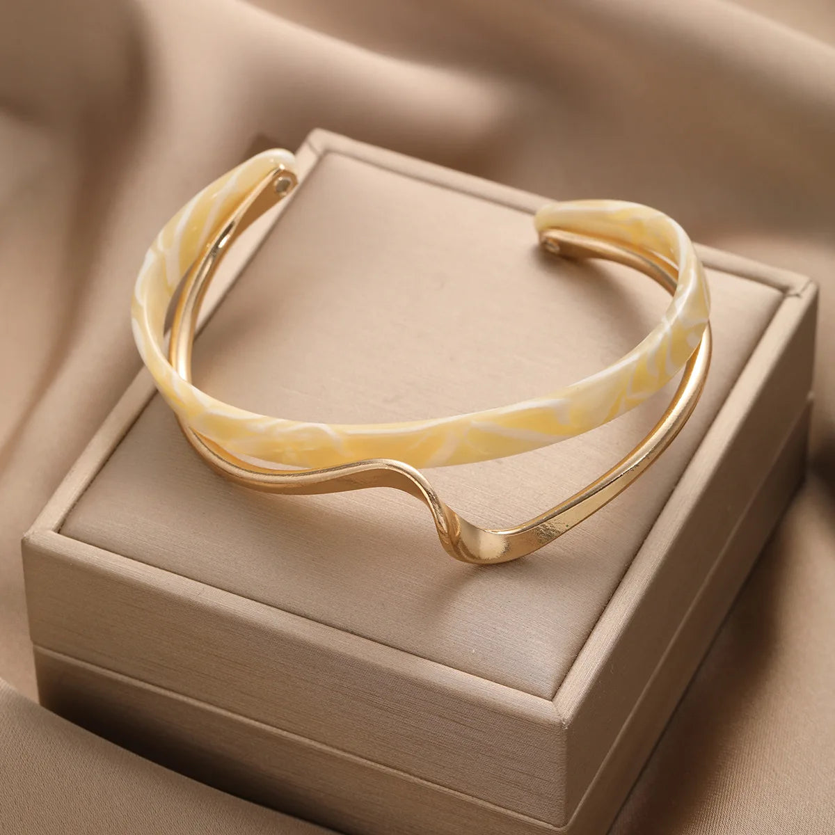 Korean Light Luxury White Shellfis Board Bracelet